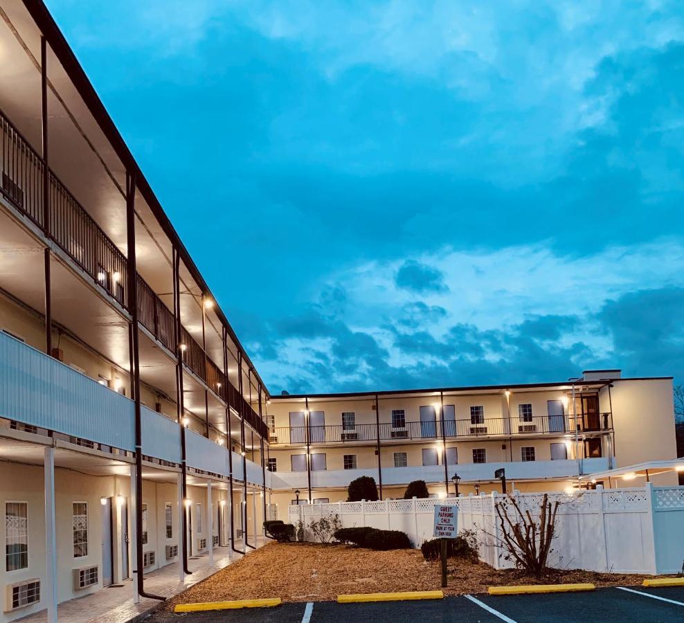 Отель Baymont By Wyndham Front Royal Near Shenandoah National Park Экстерьер фото